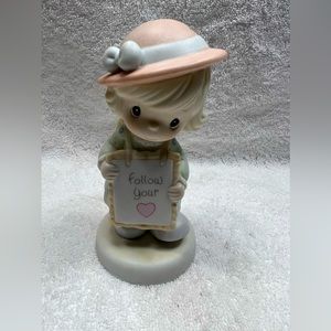 Precious Moments figurine "Follow Your Heart"  1995 528080 Collectible Enesco